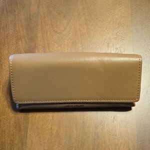 NWOT Burberry Tan Sunglasses Case - Elegant & Timeless
